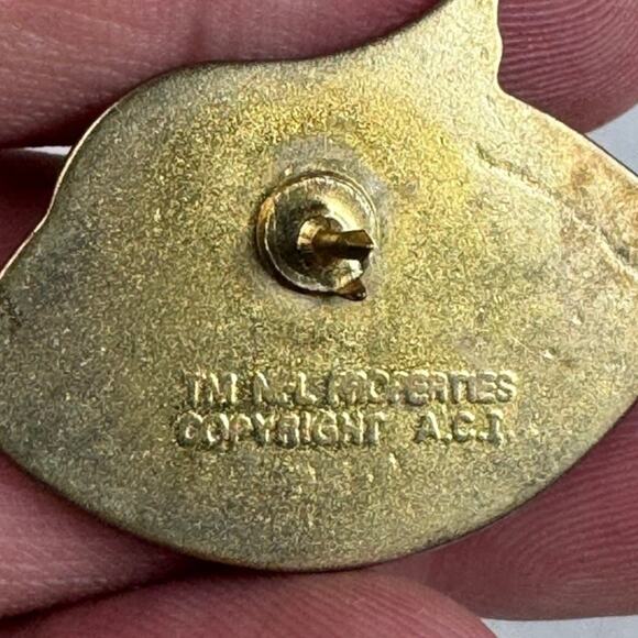 Vintage Phoenix Cardinals NFL Enamel Lapel Pin Cardinal Head Logo NFL Properties - Picture 3 of 3